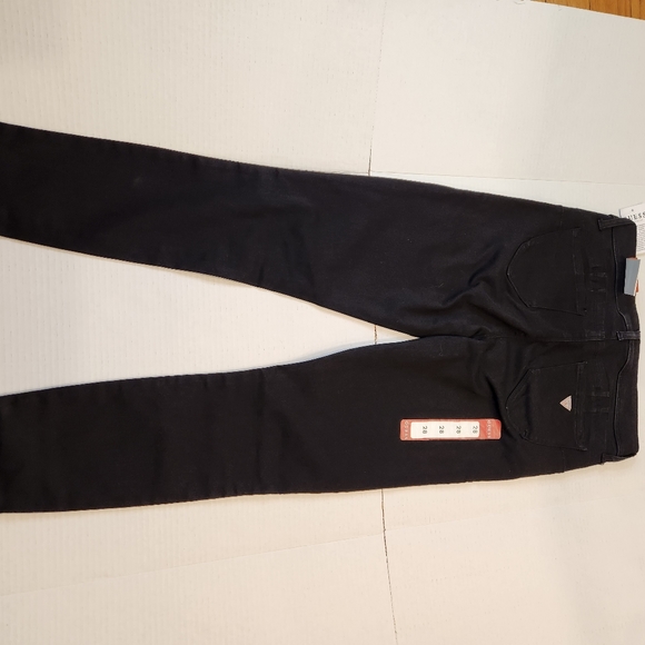 Nwt Guess jeans. Beyla curvy midrise skinny in black wash - Picture 3 of 5